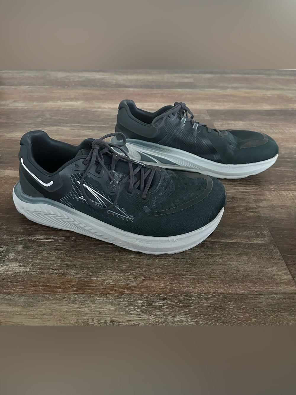 Altra Paradigm 7 Shoes Men Size 12 Black Gray Running Road Sneakers